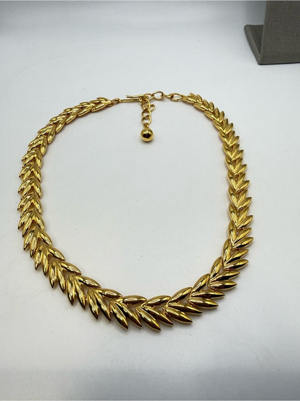Vintage Gold Tone Laurel Leaf Statement Necklace 18” Like New